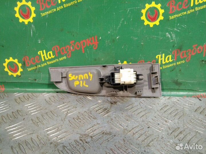 Кнопка стеклоподъемника передняя левая Nissan