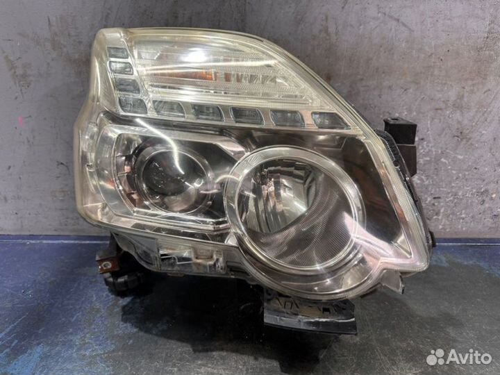 Фара ксенон правая Nissan X-Trail T31