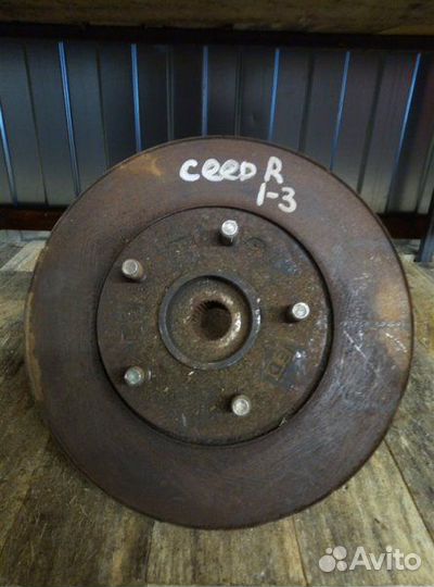 Кулак (цапфа) передний правый Kia Ceed 2009