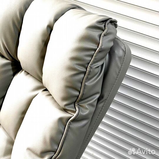 Офисное кресло руководителя