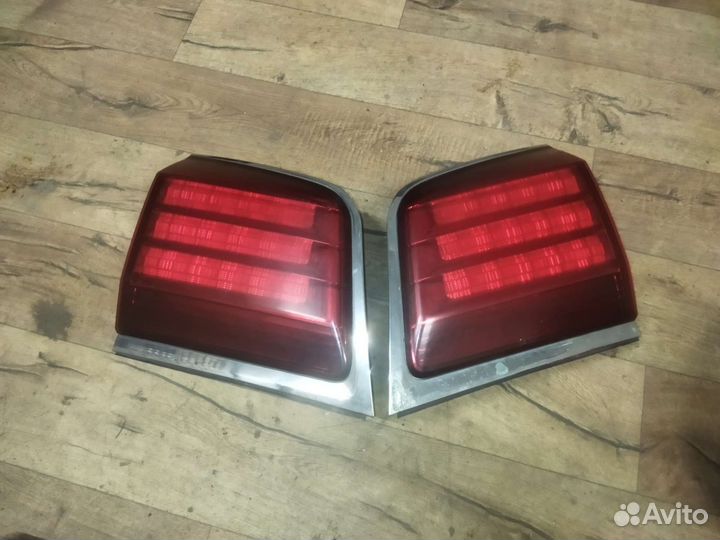 Фонарь левый/правый внутренний Lexus LX 570