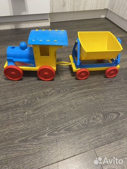 Паровоз игрушечный