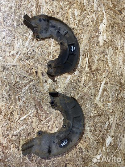 Пыльник тормозного диска Skoda Fabia 2 07-15