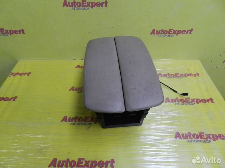 Подлокотник BMW X5 E70