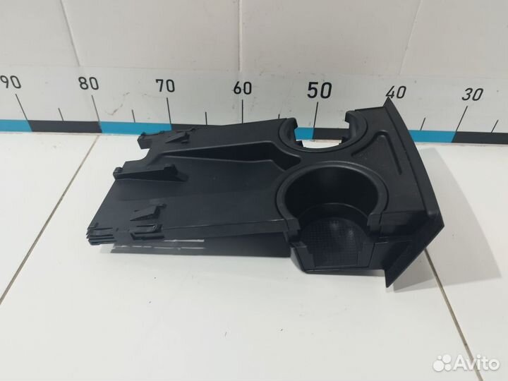 Подстаканник задний Discovery III 2004-2009