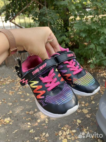 Кроссовки на девочку 31