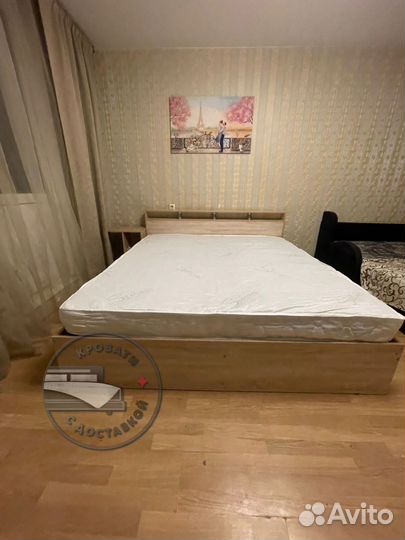 Кровать с матрасом