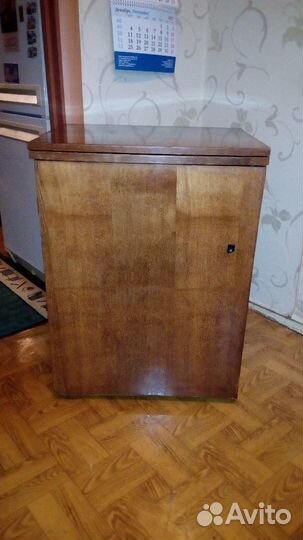 Чайка 142 М. С тумбой.Привод ножной