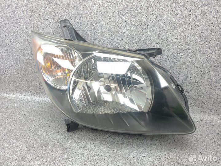 Фара передняя правая Toyota Voltz ZZE137 1zzfe