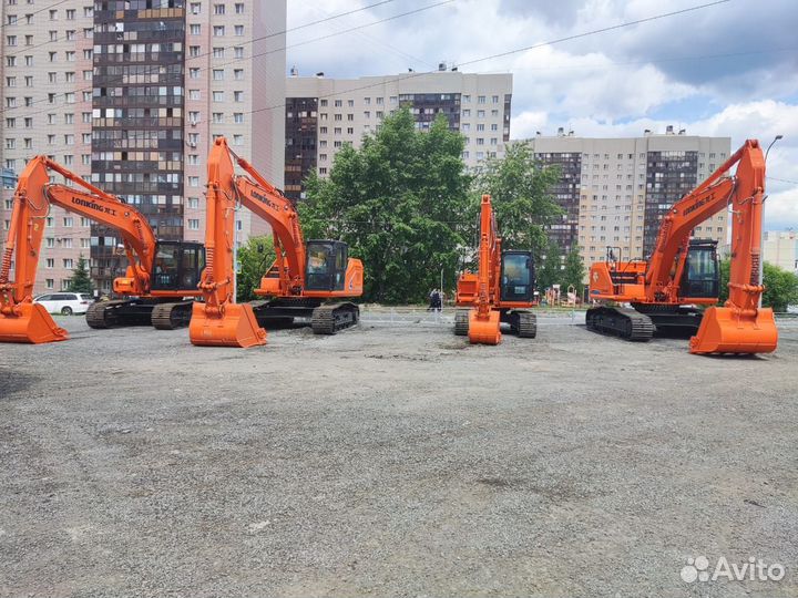 Гусеничный экскаватор