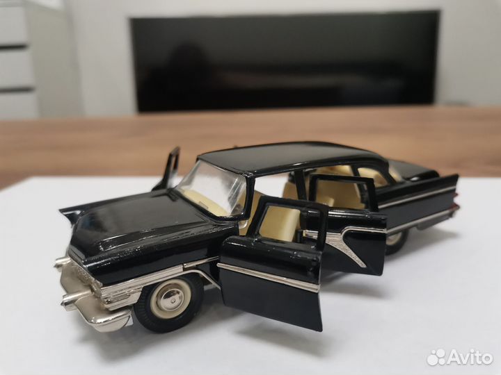 Модель газ 13 чайка СССР 1:43