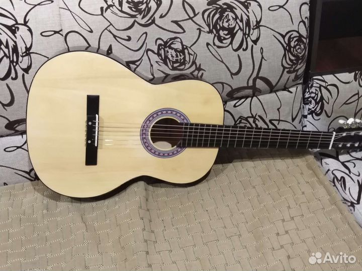 Акустическая гитара