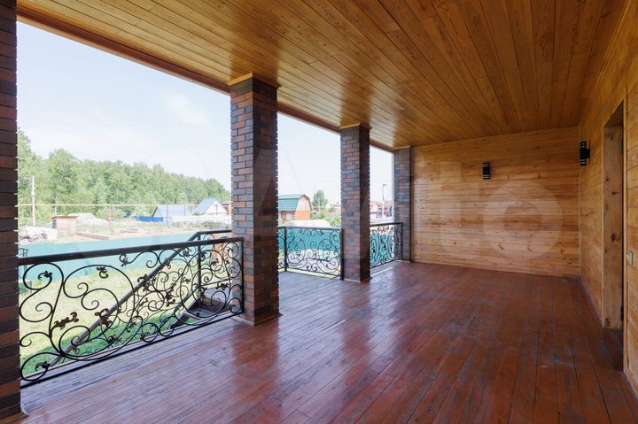 Дом 351 м² на участке 11,6 сот.