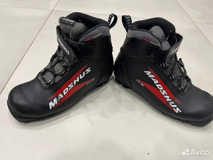 Лыжи, ботинки, палки