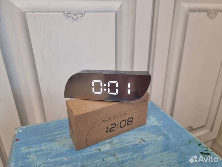 Часы электронные настольные, будил., Терм, новые
