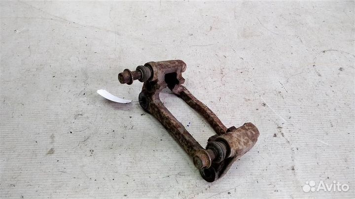 Скоба суппорта заднего Mitsubishi Pajero 2 91-97г