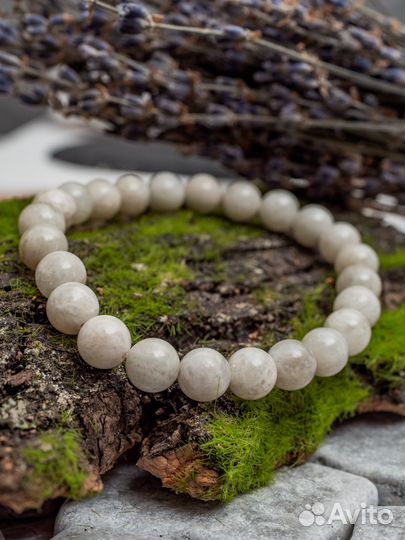 Браслет из натуральных камней. Лунный камень