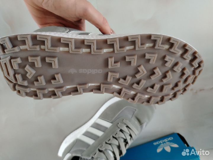 Кроссовки adidas retropy