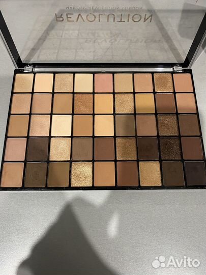 Тени для век revolution