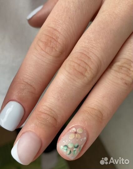Модель на маникюр