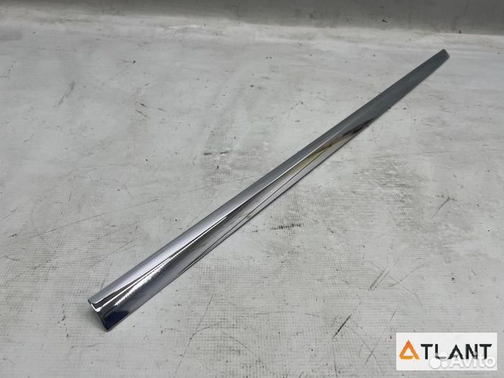 Молдинг на дверь передний правый nissan bluebird S