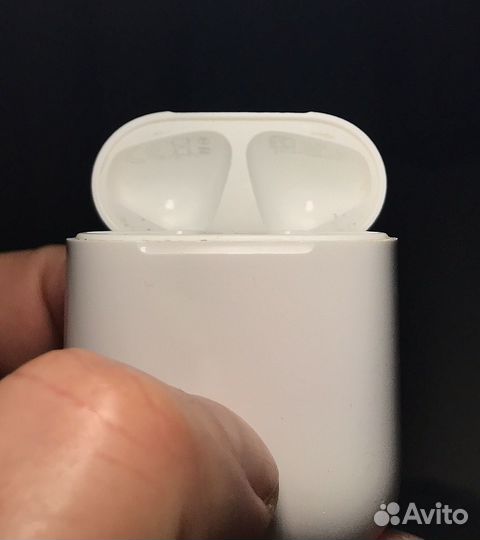 Apple Airpods - 2 оригинал. Наушник Правый и База