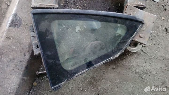Стекло кузовное глухое левое Citroen C4 2005-2011