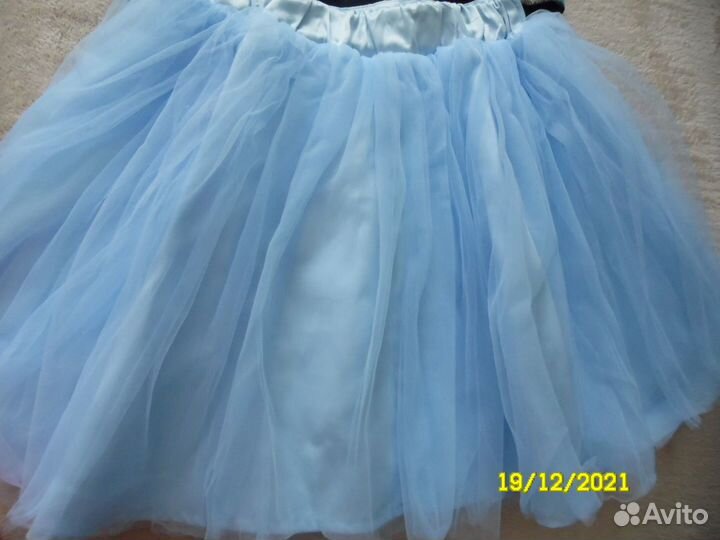 Костюм праздничный 34 размер на 5-7 лет