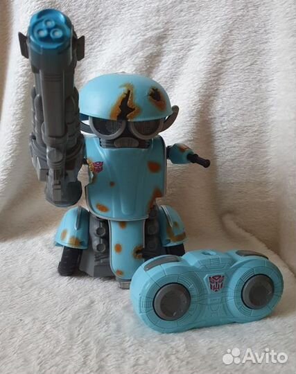 Игрушка, робот трансформер, с пультом управлени