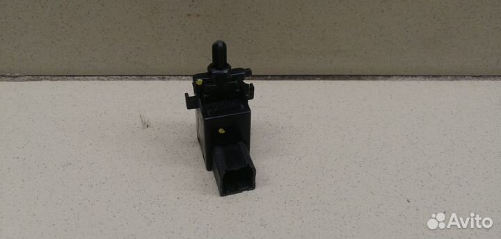 Датчик педали сцепления Gentra II 2013-2015