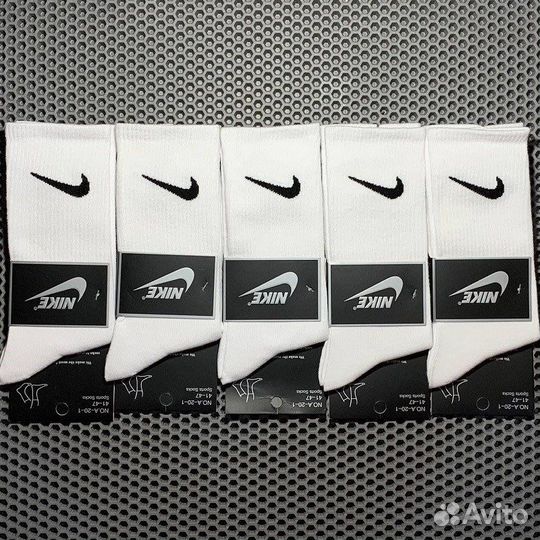 Высокие белые носки