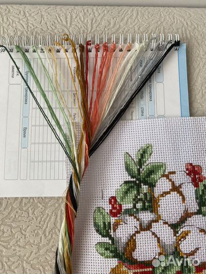 Вышивка Хлопок в красной коробке бу