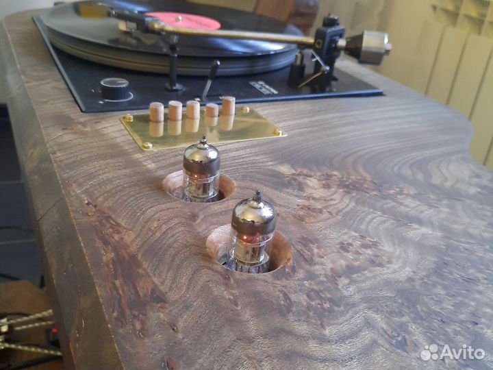 Виниловый проигрыватель