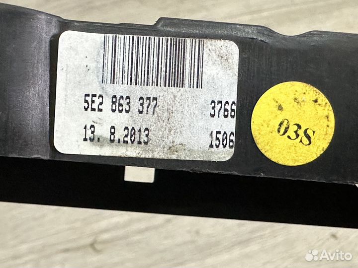 Кронштейн центральной консоли Skoda Octavia A7