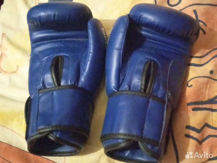 Боксерские перчатки 10 унцовые