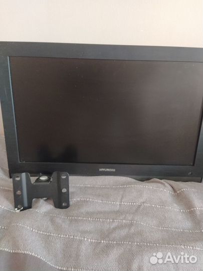 Телевизор с кронштейном