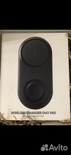 Беспроводная зарядка и беспроводные наушники samsu