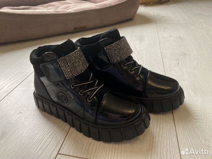 Утепленные ботинки черные для девочек 35 р-р