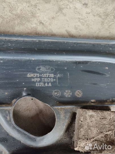 Пыльник двигателя правый Ford Mondeo 4