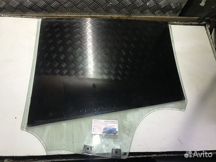 Стекло заднее правое Рено Сандеро Renault Sandero