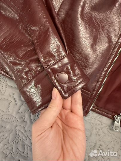 Кожаная куртка трендовая