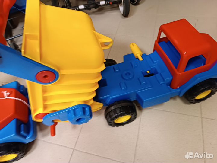 Гигантский грузовик