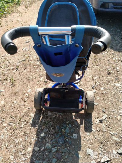 Детский трехколесный велосипед с ручкой