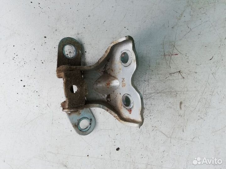 Комплект петлей на правую дверь Hyundai Solaris 1