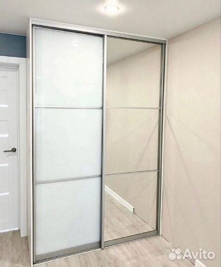 Шкаф купе с зеркалом