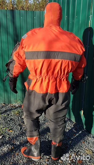 Костюм который дружит с водой )