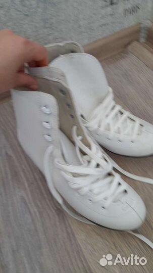 Коньки фигурные женские 38 размер