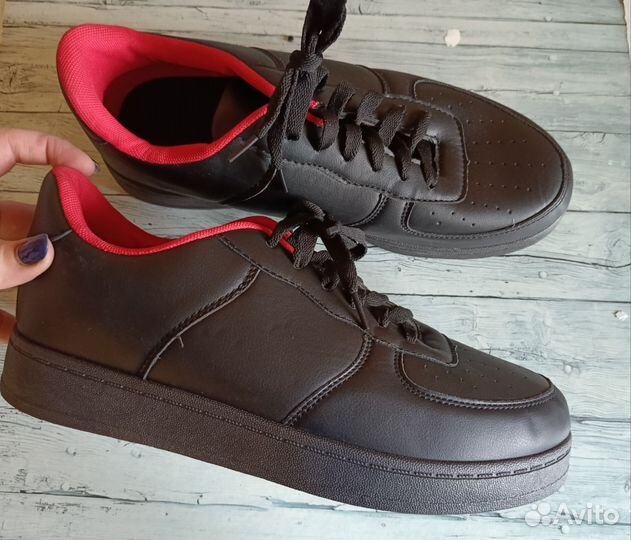 Кроссовки р 44 стелька 27,5см