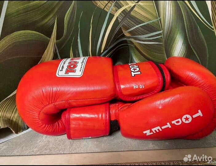 Боксерские перчатки 10 oz