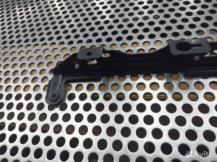 Кронштейн (крепление) радиатора правый BMW 3